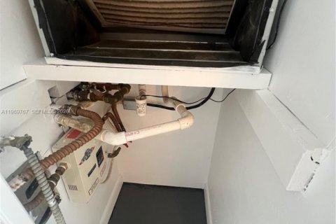 Condominio en venta en Miami Beach, Florida, 1 dormitorio, 63.73 m2 № 2030577 - foto 11