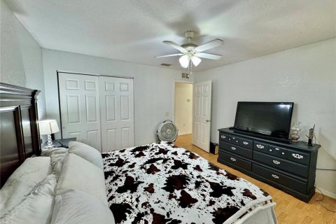 House in Lady Lake, Florida 2 bedrooms, 87.79 sq.m. № 1643335 - photo 13