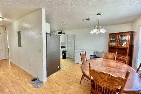 House in Lady Lake, Florida 2 bedrooms, 87.79 sq.m. № 1643335 - photo 11