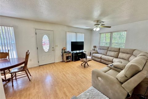 House in Lady Lake, Florida 2 bedrooms, 87.79 sq.m. № 1643335 - photo 5