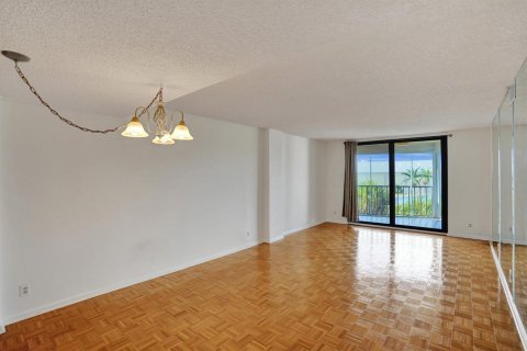 Condo in Lantana, Florida, 2 bedrooms № 2081718 - photo 16