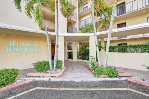 Condo in Lantana, Florida, 2 bedrooms № 2081718 - photo 5