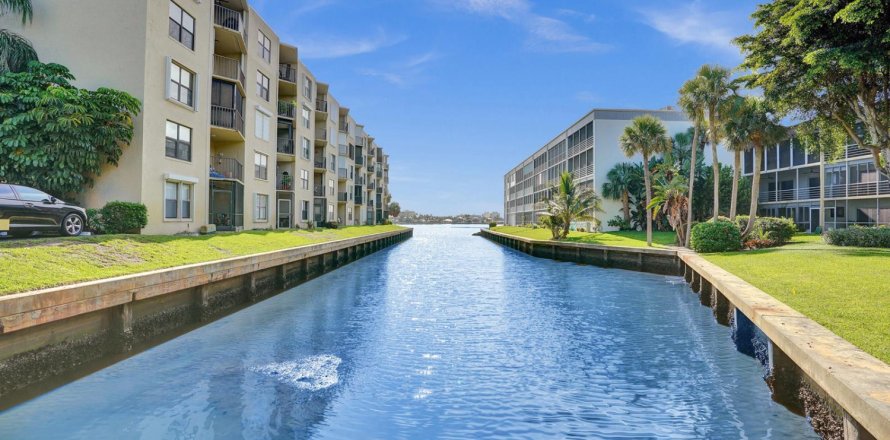 Condo in Lantana, Florida, 2 bedrooms № 2081718