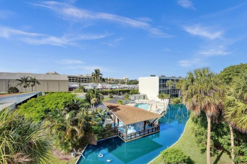 Condo in Lantana, Florida, 2 bedrooms № 2081718 - photo 2