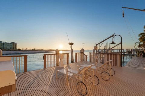 Villa ou maison à vendre à Tierra Verde, Floride: 5 chambres, 408.31 m2 № 2413428 - photo 9