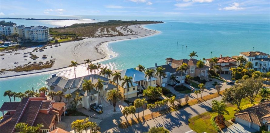 Villa ou maison à Tierra Verde, Floride 5 chambres, 408.31 m2 № 2413428