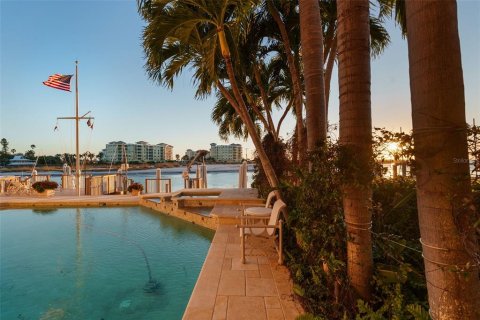 Villa ou maison à vendre à Tierra Verde, Floride: 5 chambres, 408.31 m2 № 2413428 - photo 18