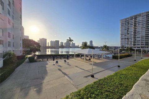 Copropriété à vendre à Aventura, Floride: 2 chambres, 98.29 m2 № 1632600 - photo 17