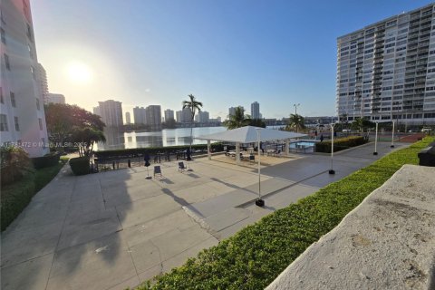 Copropriété à vendre à Aventura, Floride: 2 chambres, 98.29 m2 № 1632600 - photo 19