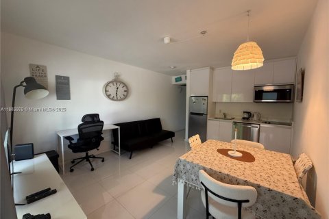 Condo in Miami Beach, Florida, 1 bedroom  № 1980486 - photo 4