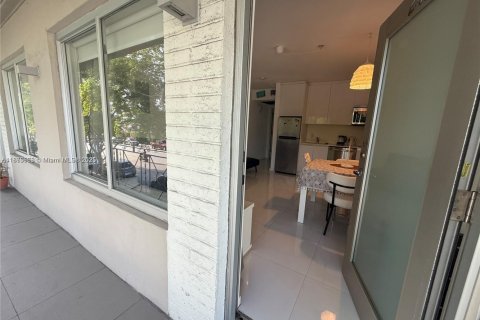 Condo in Miami Beach, Florida, 1 bedroom  № 1980486 - photo 11