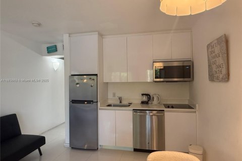 Condo in Miami Beach, Florida, 1 bedroom  № 1980486 - photo 2