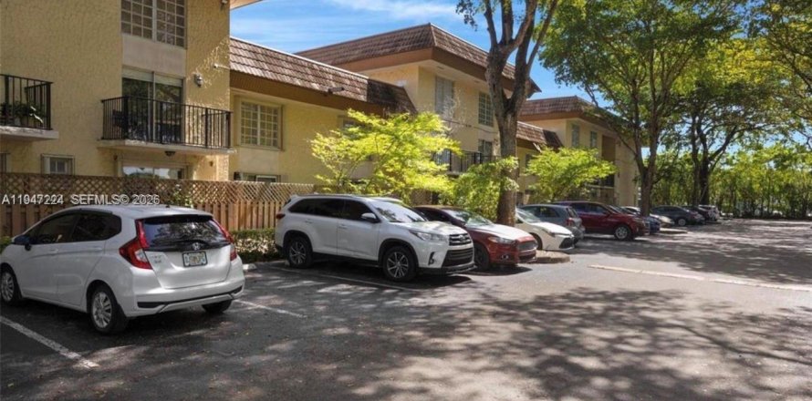 Apartment in Miami, Florida 2 bedrooms, 105.91 sq.m. № 2003372