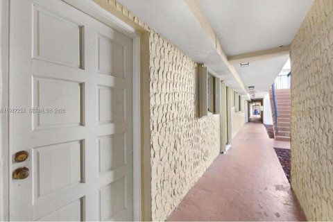 Apartment in Miami, Florida 2 bedrooms, 105.91 sq.m. № 2003372 - photo 20