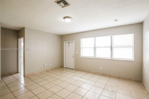 Villa ou maison à louer à Miami Gardens, Floride: 5 chambres, 127.18 m2 № 2000871 - photo 3