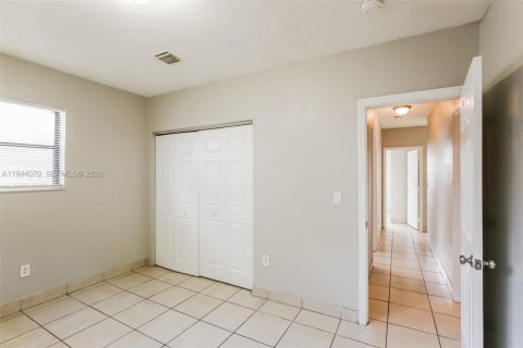 Villa ou maison à louer à Miami Gardens, Floride: 5 chambres, 127.18 m2 № 2000871 - photo 11