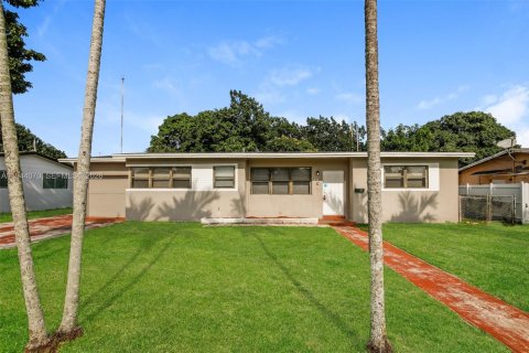 Villa ou maison à Miami Gardens, Floride 5 chambres, 127.18 m2 № 2000871