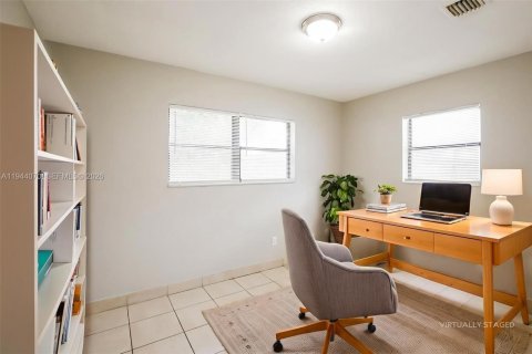 Villa ou maison à louer à Miami Gardens, Floride: 5 chambres, 127.18 m2 № 2000871 - photo 13