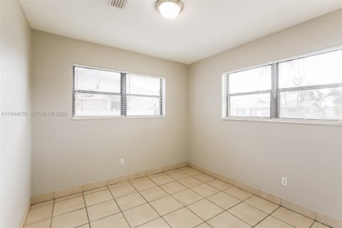 Villa ou maison à louer à Miami Gardens, Floride: 5 chambres, 127.18 m2 № 2000871 - photo 12