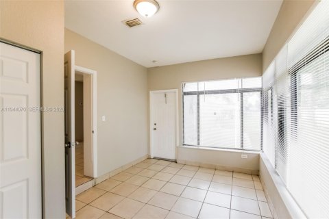 Villa ou maison à louer à Miami Gardens, Floride: 5 chambres, 127.18 m2 № 2000871 - photo 15