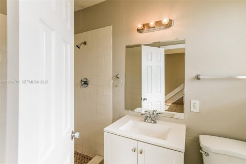 Villa ou maison à louer à Miami Gardens, Floride: 5 chambres, 127.18 m2 № 2000871 - photo 17