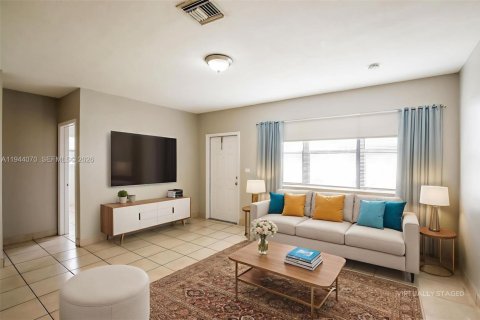 Villa ou maison à louer à Miami Gardens, Floride: 5 chambres, 127.18 m2 № 2000871 - photo 4