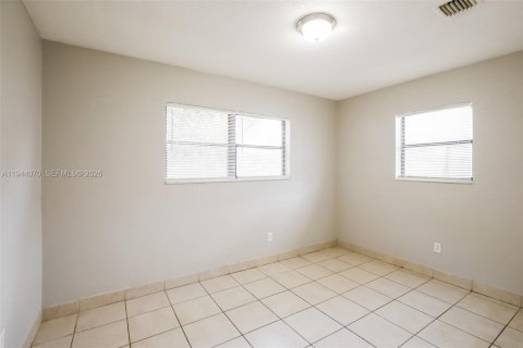 Villa ou maison à louer à Miami Gardens, Floride: 5 chambres, 127.18 m2 № 2000871 - photo 10