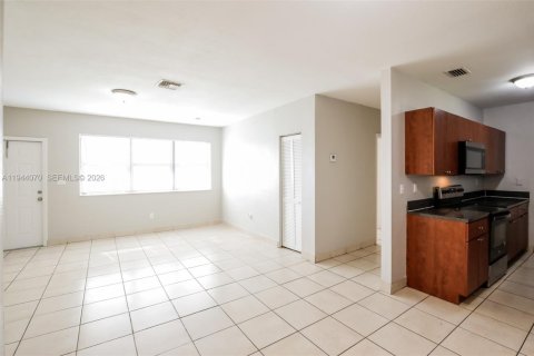 Villa ou maison à louer à Miami Gardens, Floride: 5 chambres, 127.18 m2 № 2000871 - photo 2