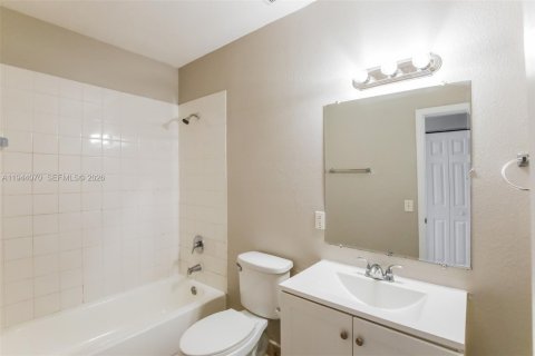 Villa ou maison à louer à Miami Gardens, Floride: 5 chambres, 127.18 m2 № 2000871 - photo 16