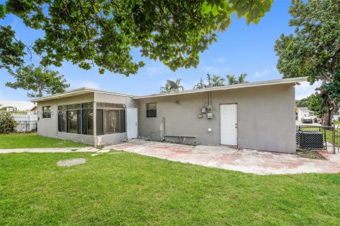 Villa ou maison à louer à Miami Gardens, Floride: 5 chambres, 127.18 m2 № 2000871 - photo 18
