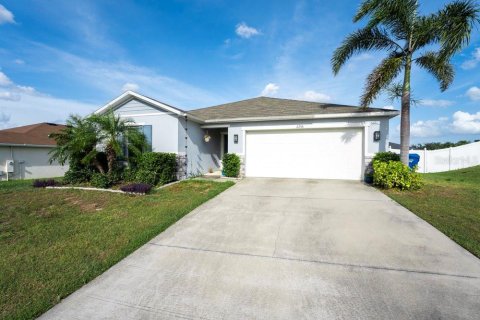 House in Mascotte, Florida 3 bedrooms, 142.79 sq.m. № 1614399 - photo 2