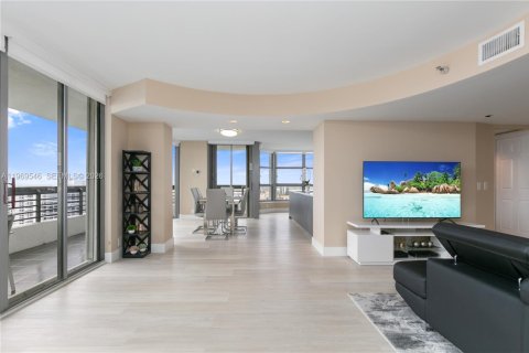 Condominio en venta en Aventura, Florida, 2 dormitorios, 128.21 m2 № 2030307 - foto 2