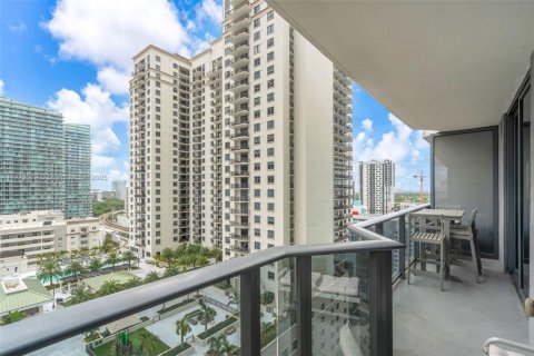 Condo in Miami, Florida, 1 bedroom  № 2018747 - photo 16