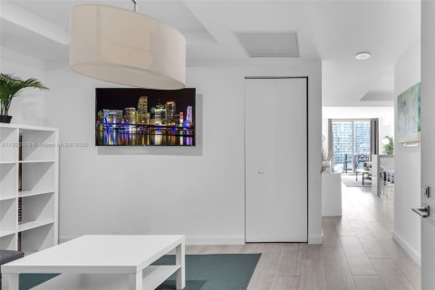 Condo in Miami, Florida, 1 bedroom  № 2018747 - photo 2