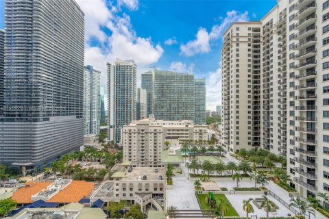 Condo in Miami, Florida, 1 bedroom  № 2018747 - photo 18