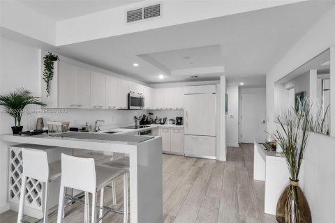 Condo in Miami, Florida, 1 bedroom  № 2018747 - photo 7
