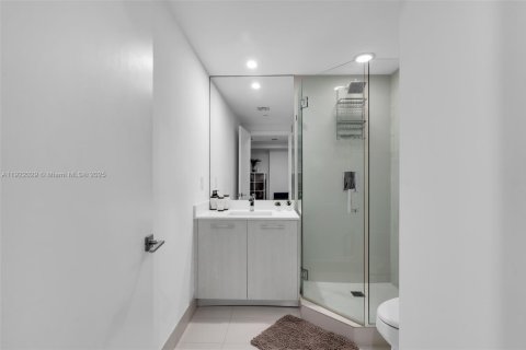 Condo in Miami, Florida, 1 bedroom  № 2018747 - photo 14