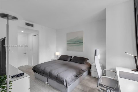 Condo in Miami, Florida, 1 bedroom  № 2018747 - photo 10