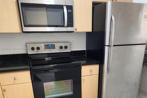 Снять в аренду кондоминиум в Майами, Флорида 3 спальни, 93.74м2, № 2079038 - фото 4