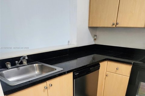 Снять в аренду кондоминиум в Майами, Флорида 3 спальни, 93.74м2, № 2079038 - фото 5