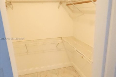 Снять в аренду кондоминиум в Майами, Флорида 3 спальни, 93.74м2, № 2079038 - фото 12