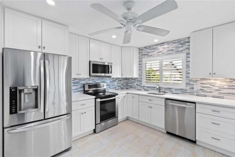 Duplex in Englewood, Florida 2 bedrooms, 139.17 sq.m. № 1528709 - photo 14