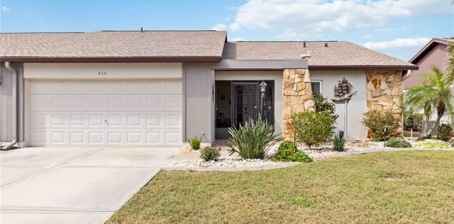 Duplex in Englewood, Florida 2 bedrooms, 139.17 sq.m. № 1528709
