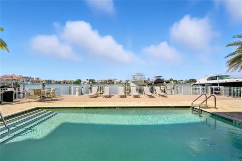 Condo in Clearwater, Florida, 3 bedrooms  № 1911788 - photo 30