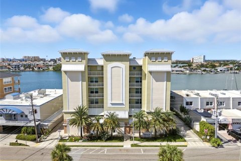 Condo in Clearwater, Florida, 3 bedrooms  № 1911788 - photo 2
