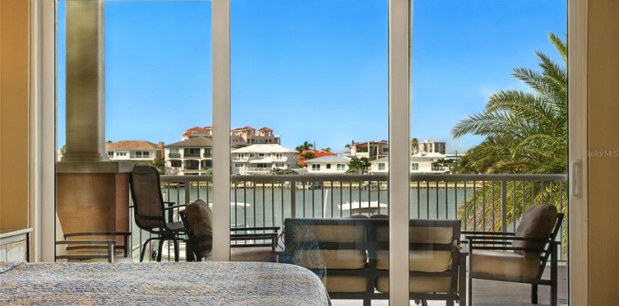 Condo in Clearwater, Florida, 3 bedrooms № 1911788
