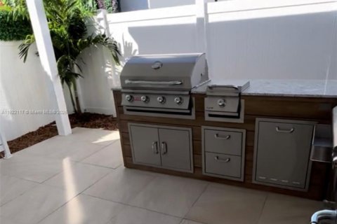 Casa en venta en Doral, Florida, 4 dormitorios, 214.05 m2 № 1976046 - foto 3