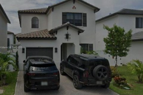 Casa en venta en Doral, Florida, 4 dormitorios, 214.05 m2 № 1976046 - foto 1