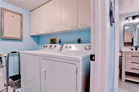 Condo in Bradenton, Florida, 2 bedrooms  № 2217180 - photo 30