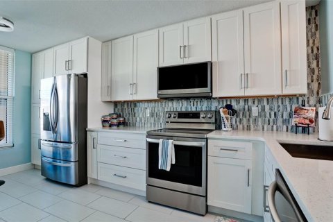 Condo in Bradenton, Florida, 2 bedrooms  № 2217180 - photo 18